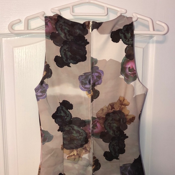 Cute H&M floral stretchy dress - Picture 4 of 4